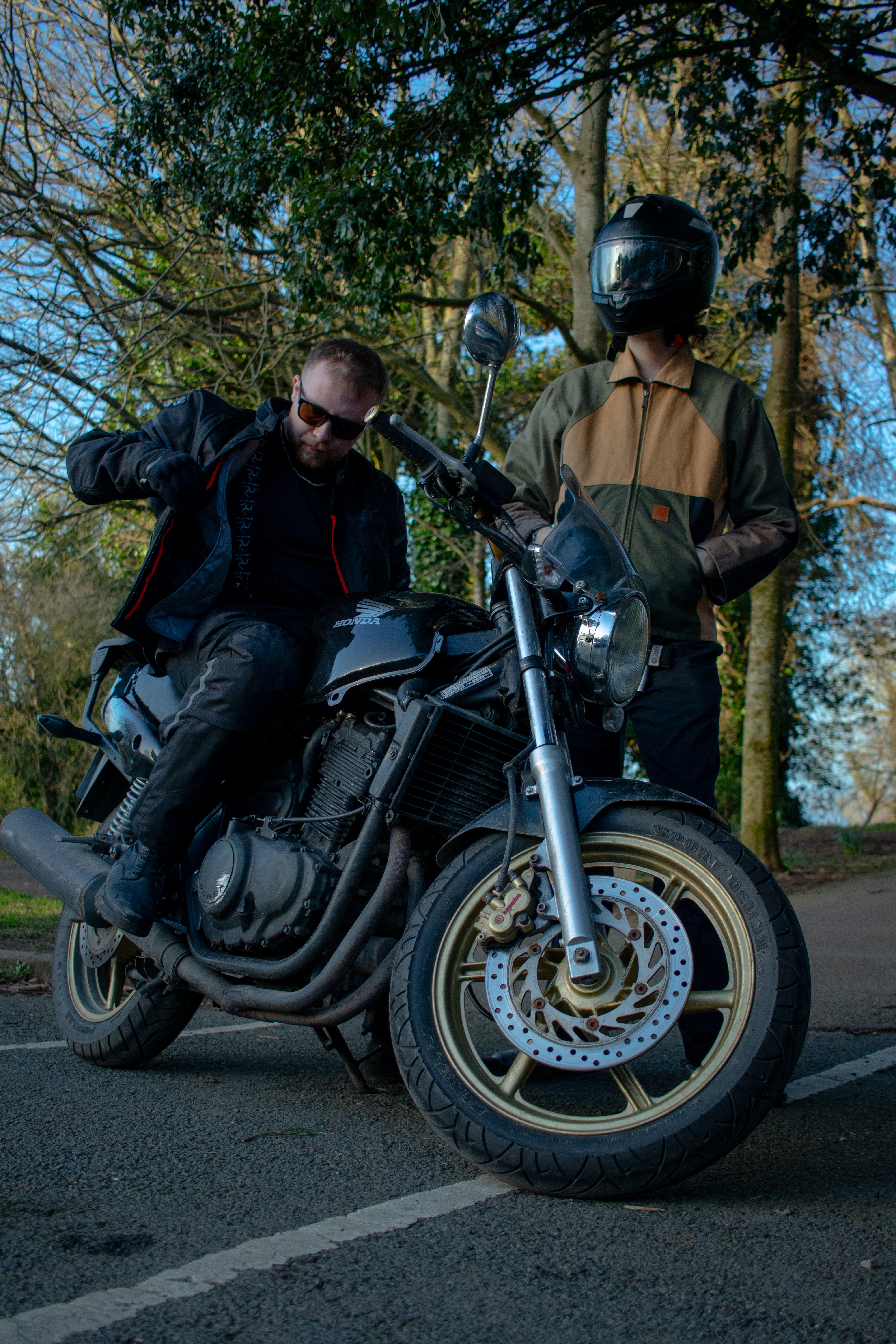 Description of Photo 3